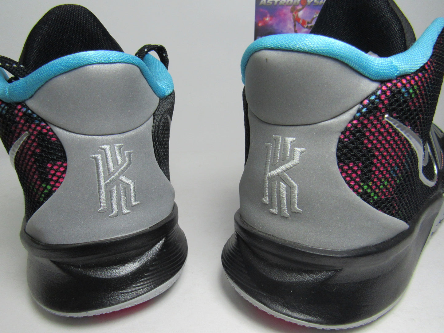 KYRIE 7 PIXEL CAMO EN CAJA (23 MEX)