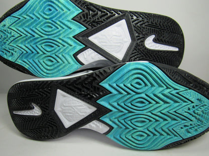 KYRIE IRVING 8 BLACK ORCA EN CAJA