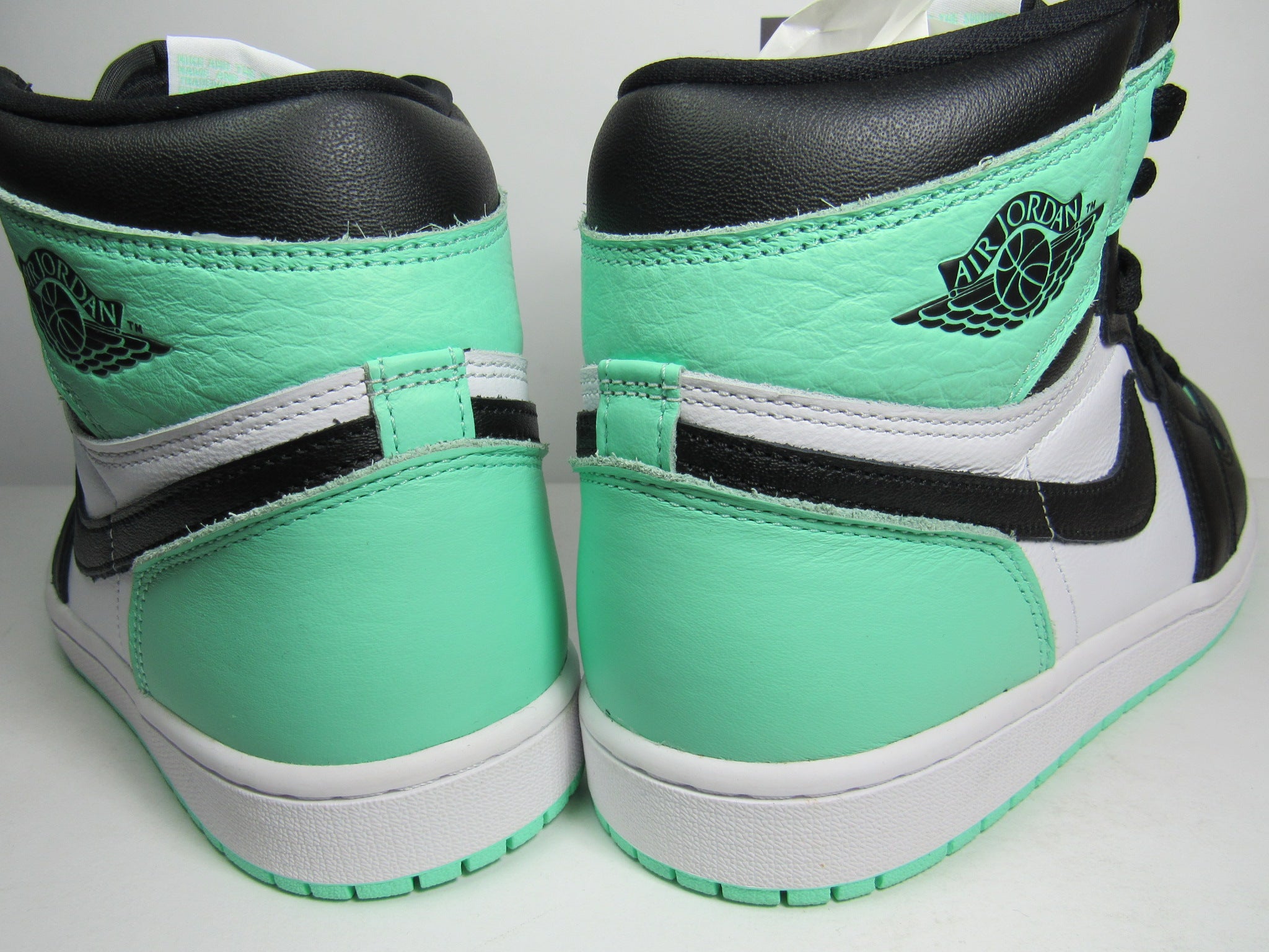 JORDAN 1 HIGH GREEN GLOW EN CAJA ASTROBOYSHOP SNEAKER STORE