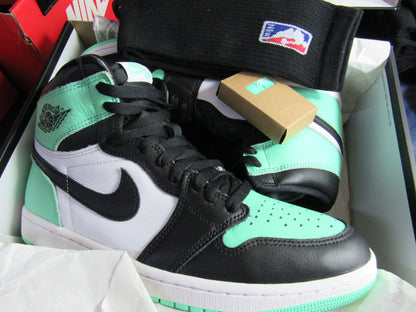 JORDAN 1 HIGH GREEN GLOW EN CAJA