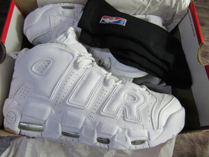 PIPPEN AIR MORE UPTEMPO TRIPLE WHITE EN CAJA