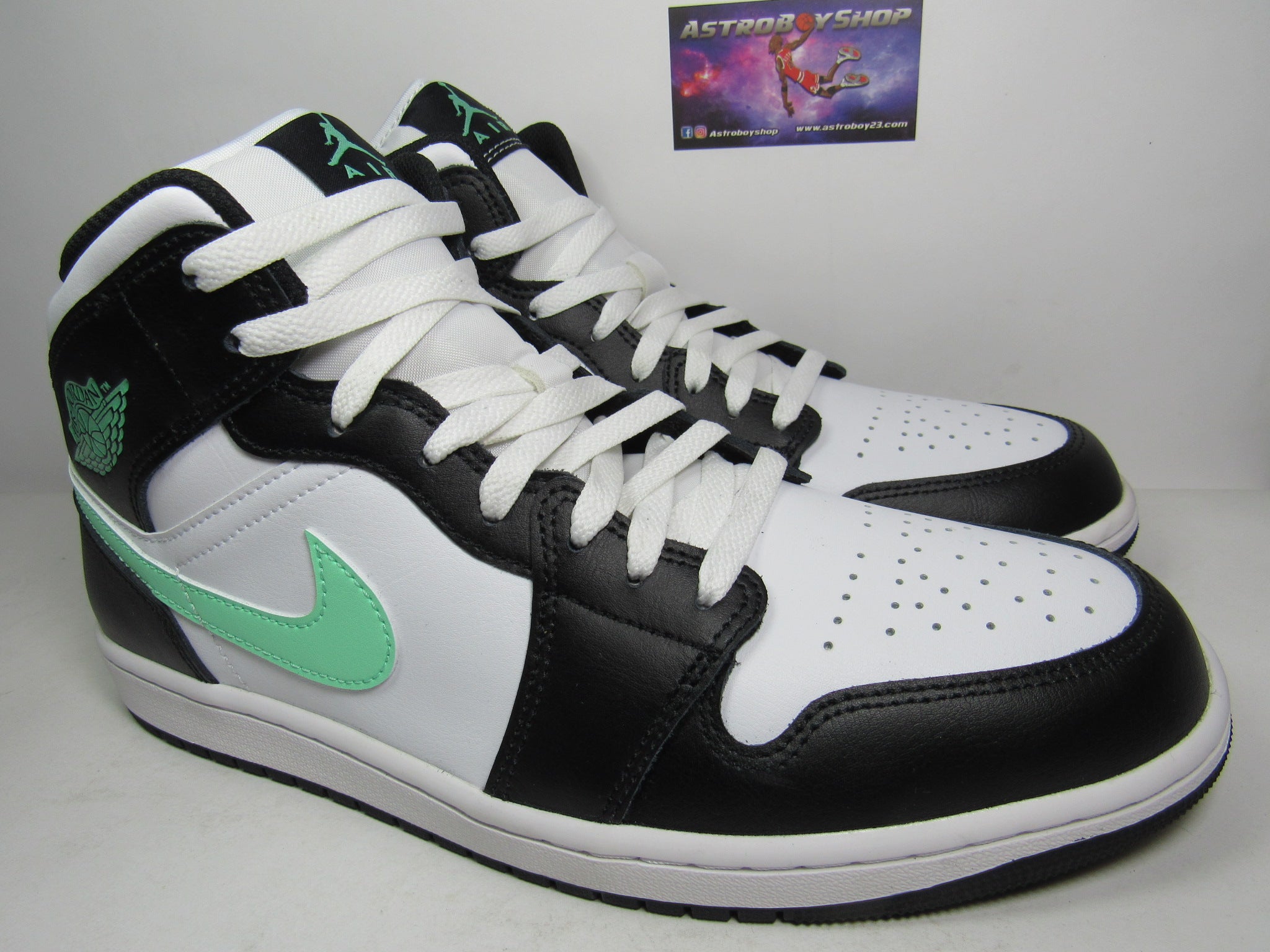 JORDAN 1 MID GREEN GLOW EN CAJA ASTROBOYSHOP SNEAKER STORE