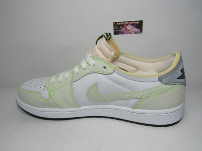 JORDAN 1 LOW OG "GHOST GREEN" EN CAJA