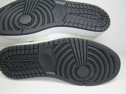 JORDAN 1 LOW OG "GHOST GREEN" EN CAJA