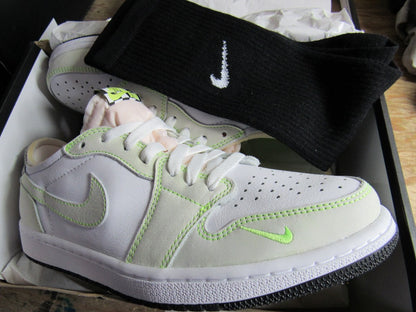 JORDAN 1 LOW OG "GHOST GREEN" EN CAJA