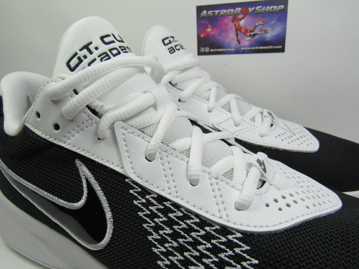 NIKE GT CUT ACADEMY PANDA EN CAJA