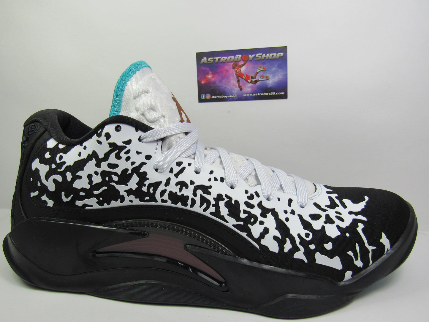 JORDAN ZION 3 BLACK PRESSURE EN CAJA