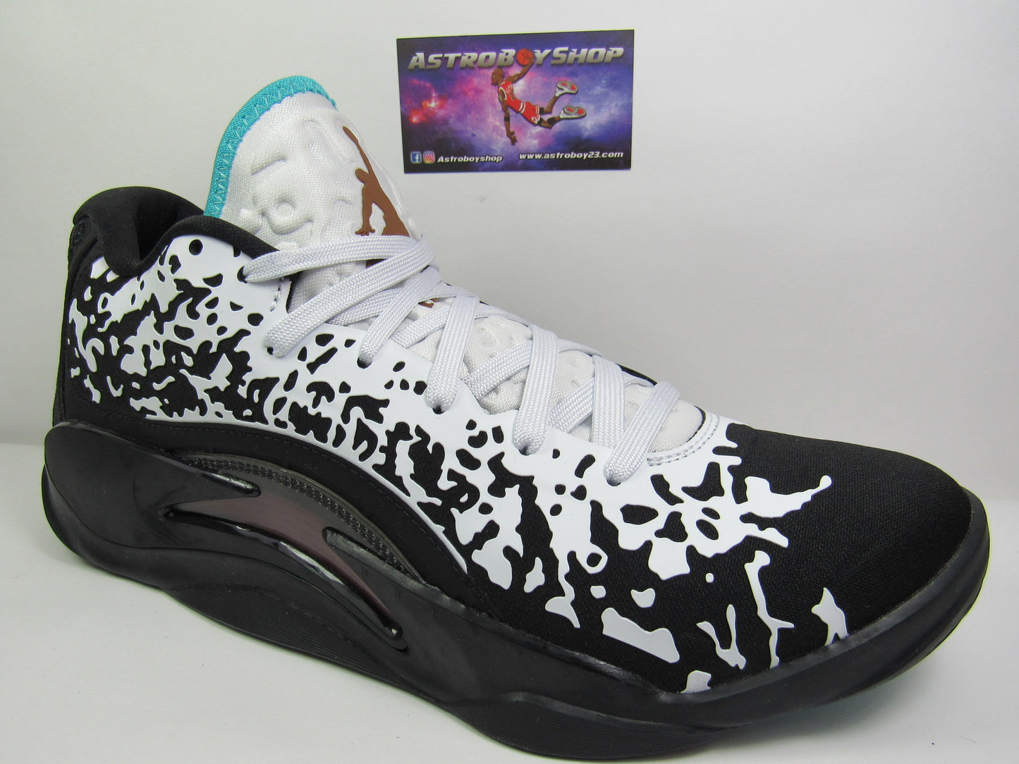 JORDAN ZION 3 BLACK PRESSURE EN CAJA