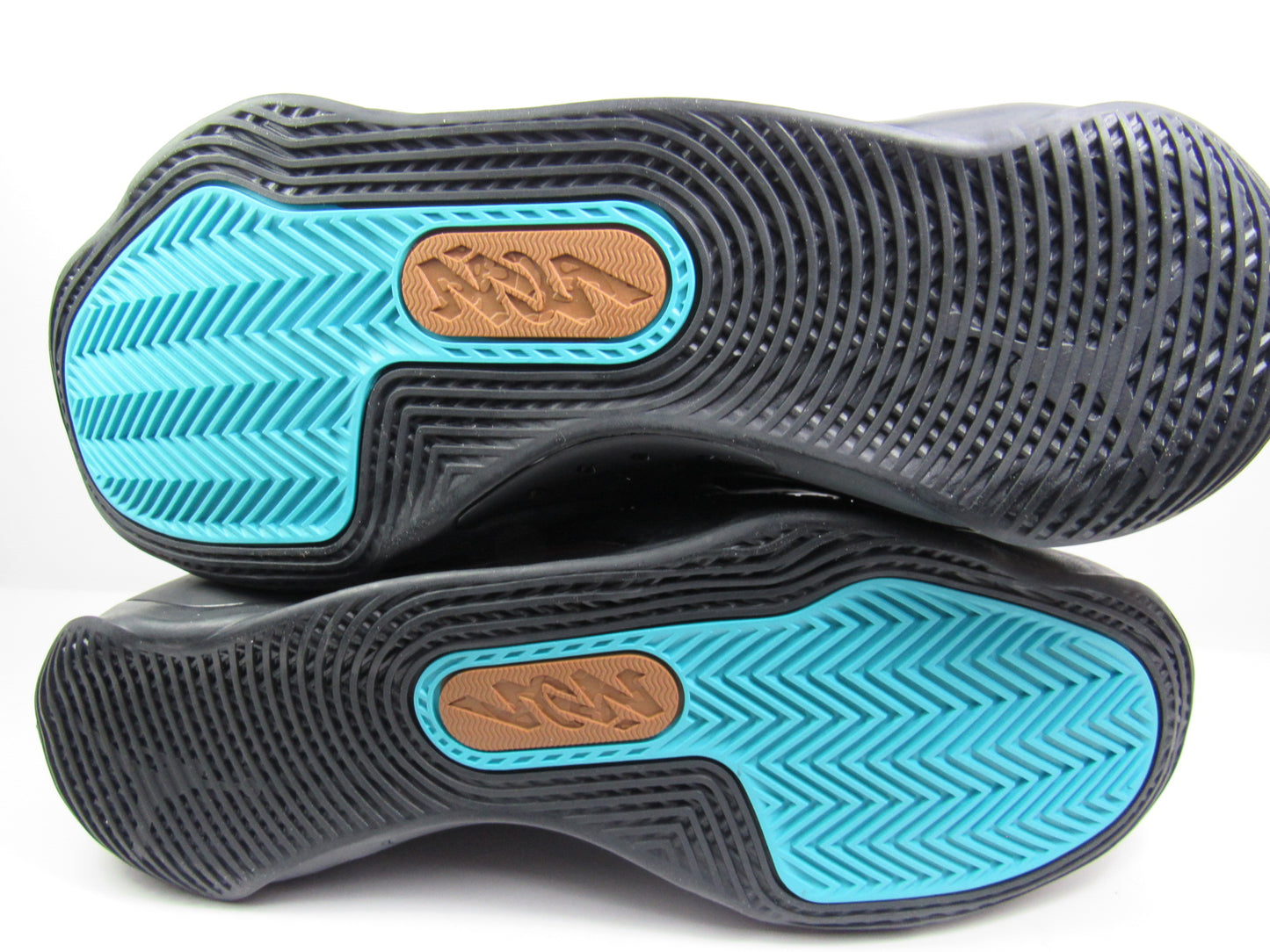 JORDAN ZION 3 BLACK PRESSURE EN CAJA