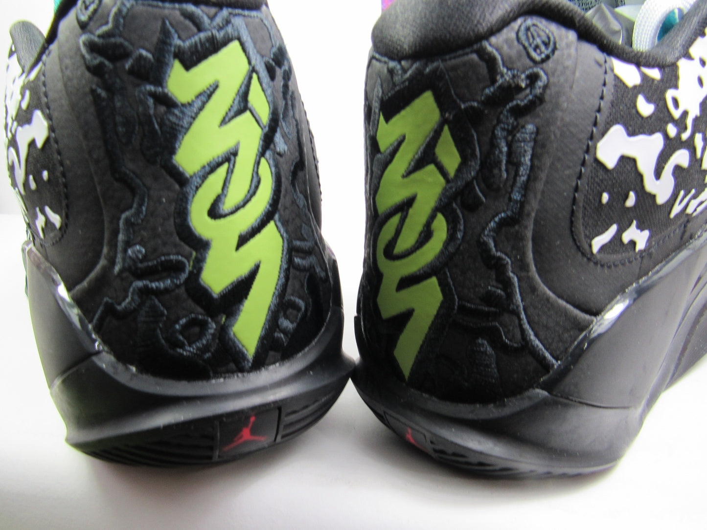 JORDAN ZION 3 BLACK PRESSURE EN CAJA