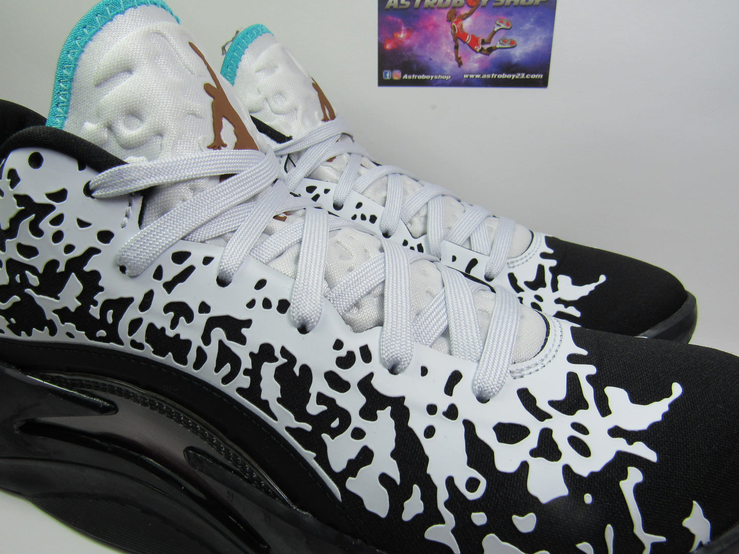 JORDAN ZION 3 BLACK PRESSURE EN CAJA