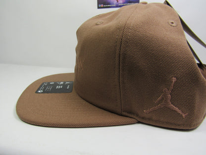 GORRA JORDAN PLANA BROWN HAT AJ5 (M/L)