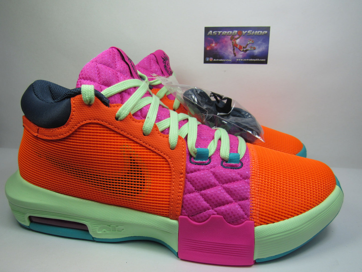 LEBRON WITNESS 8 ORANGE EN CAJA