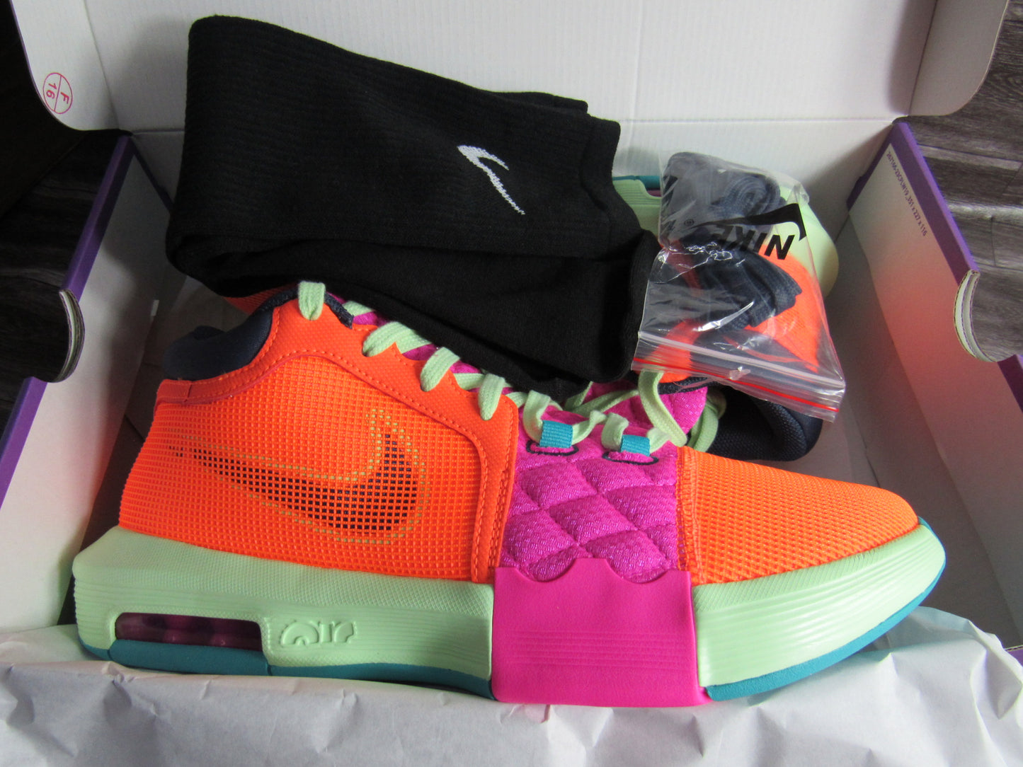 LEBRON WITNESS 8 ORANGE EN CAJA