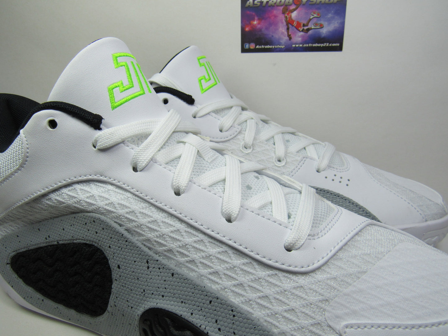 JORDAN TATUM 2 "NEON" EN CAJA