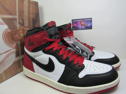 JORDAN 1 HIGH BLACK TOE REIMAGINED EN CAJA CON EXTRA LACES
