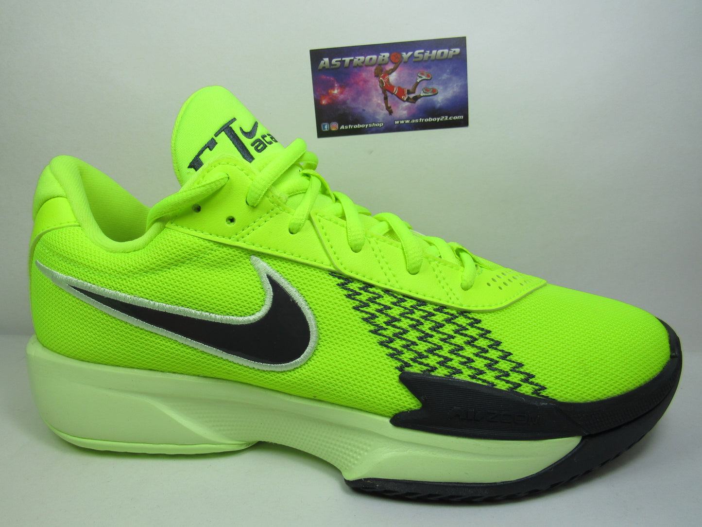 NIKE GT CUT ACADEMY VOLT EN CAJA