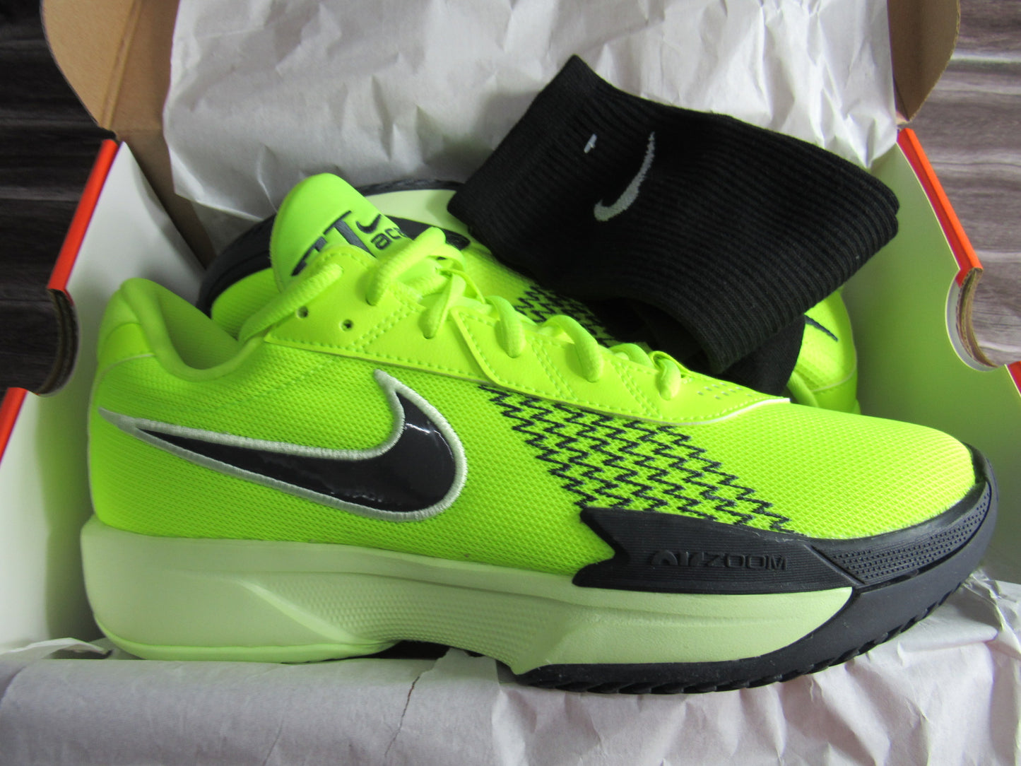 NIKE GT CUT ACADEMY VOLT EN CAJA