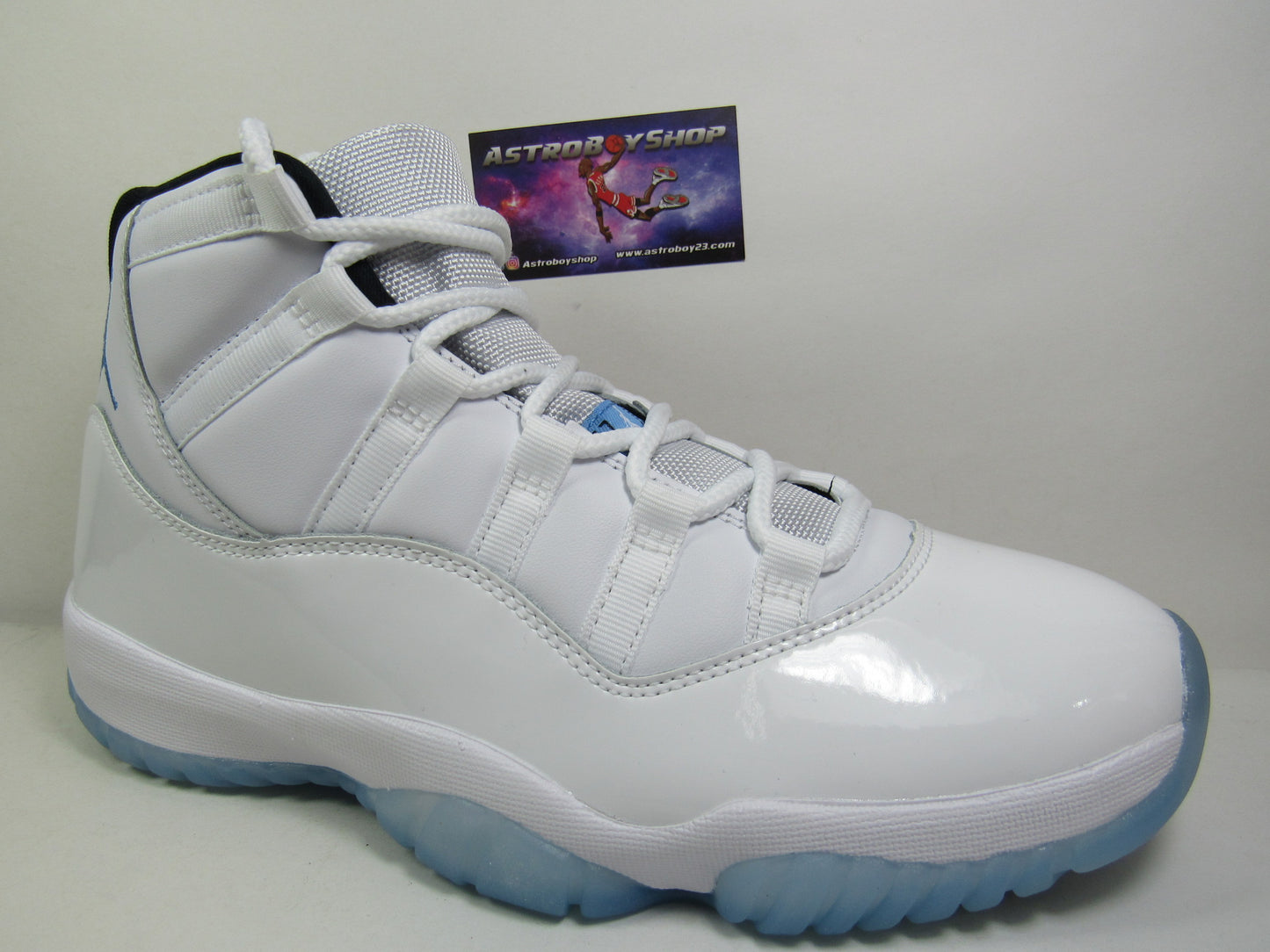 JORDAN 11 LEGEND BLUE 2024 EN CAJA