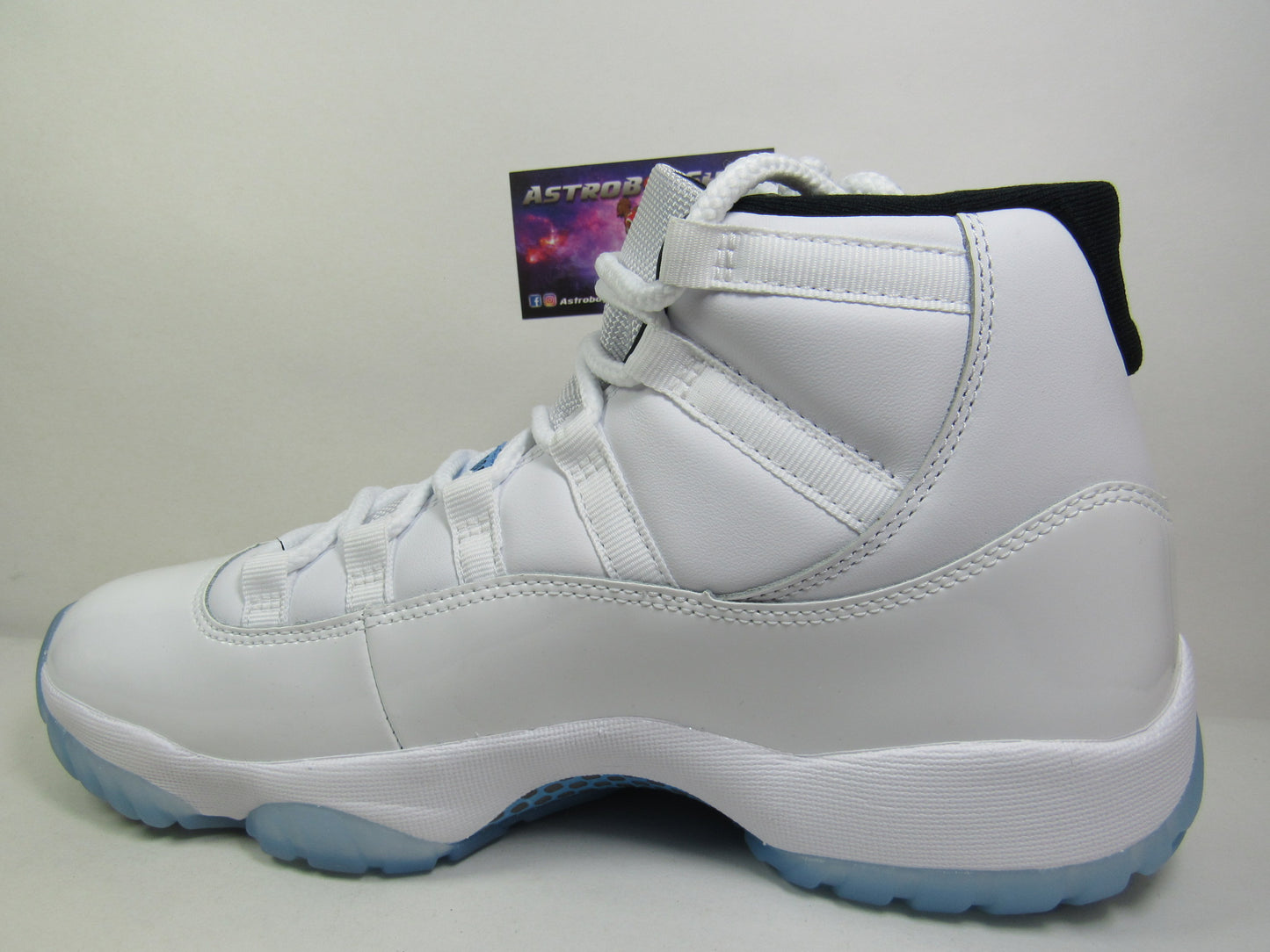 JORDAN 11 LEGEND BLUE 2024 EN CAJA