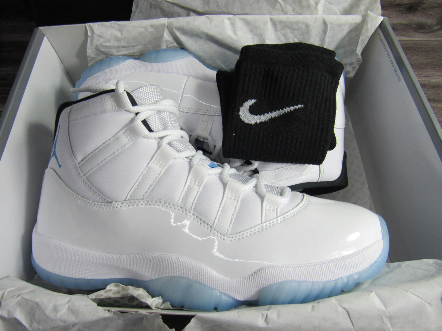 JORDAN 11 LEGEND BLUE 2024 EN CAJA