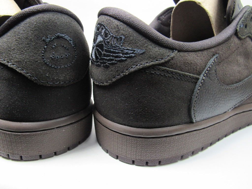 JORDAN 1 LOW TRAVIS SCOTT VELVET BROWN EN CAJA CON EXTRA LACES