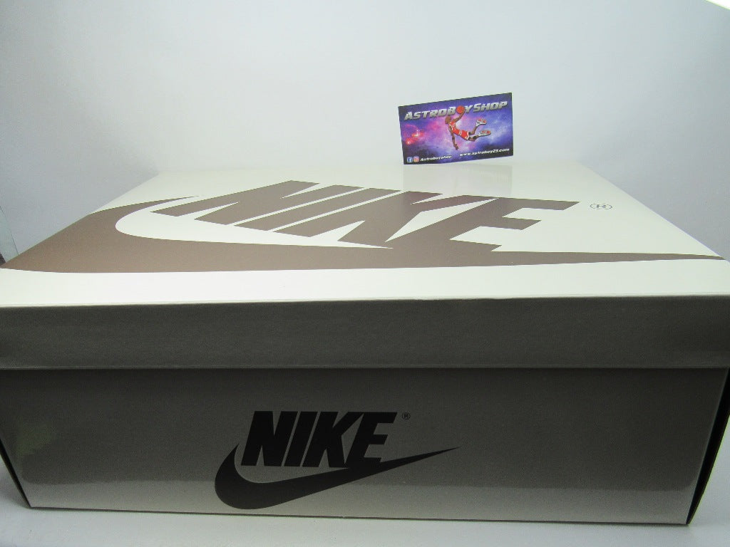 JORDAN 1 LOW TRAVIS SCOTT VELVET BROWN EN CAJA CON EXTRA LACES