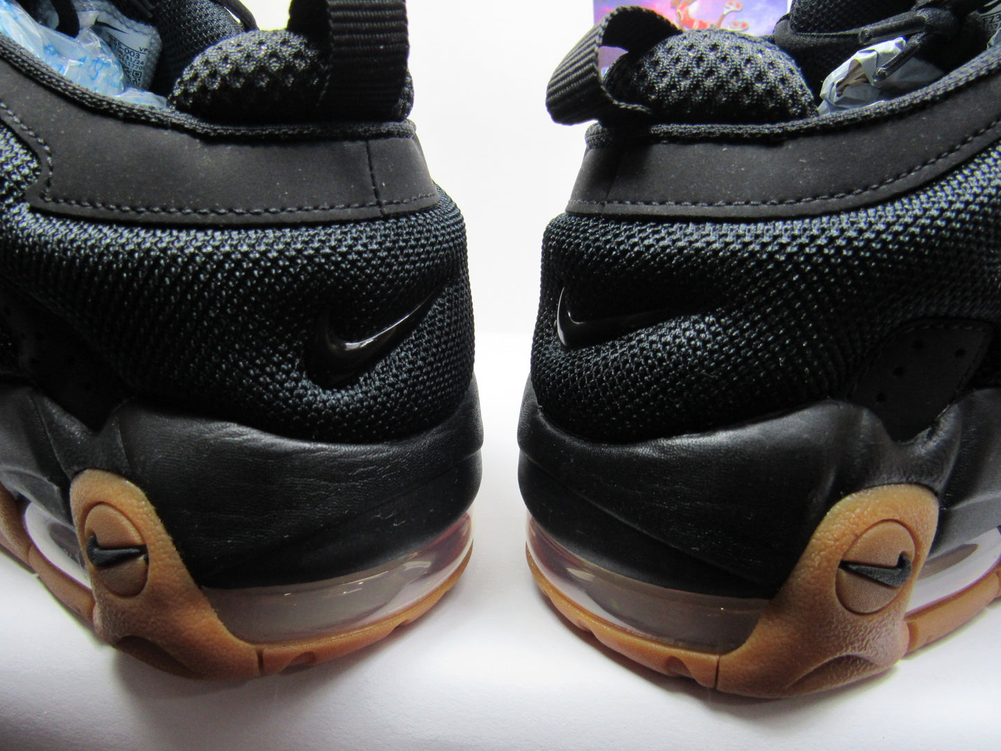 PIPPEN AIR MORE UPTEMPO LOW BLACK GUM EN CAJA