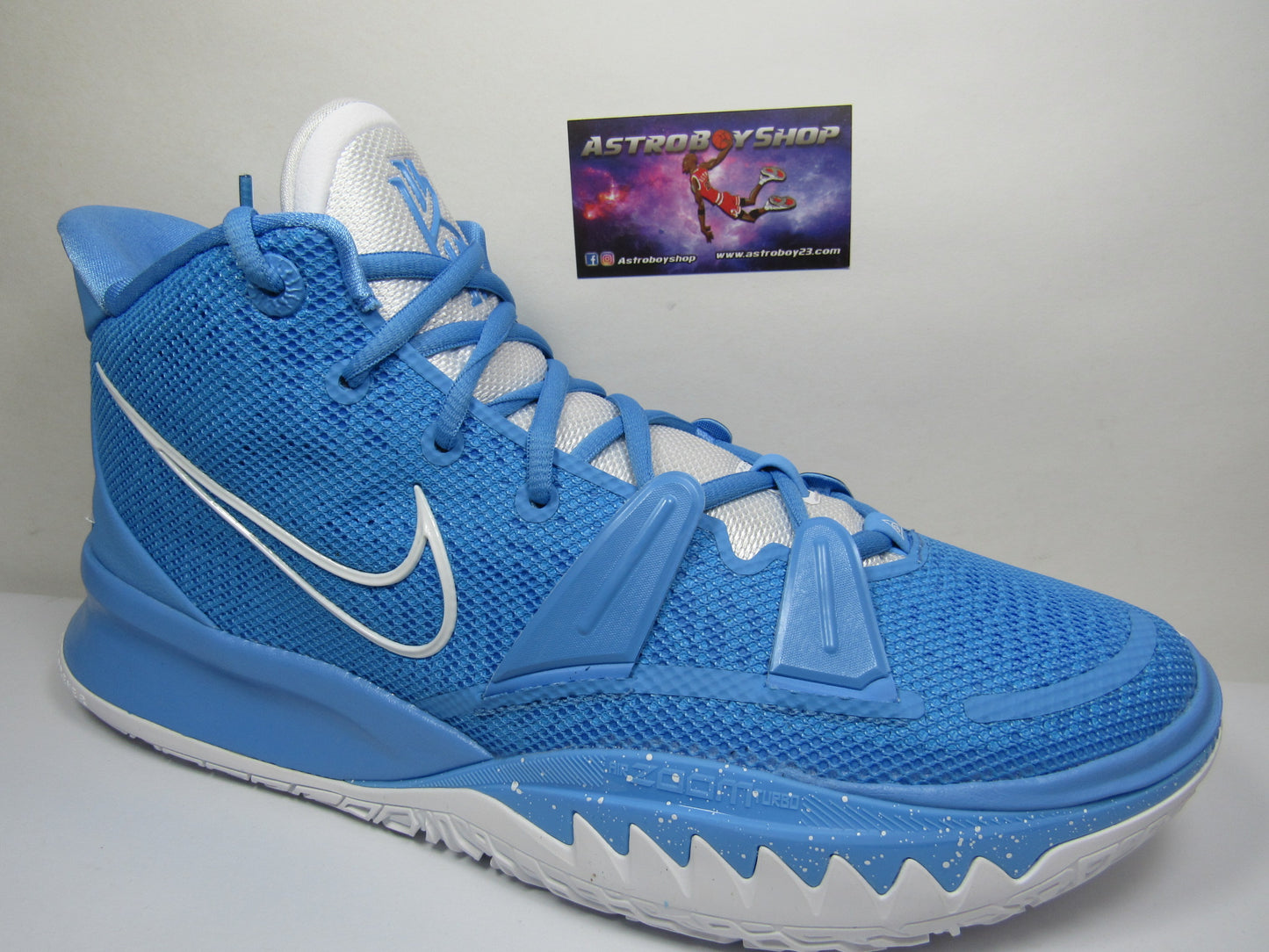 KYRIE 7 UNIVERSITY BLUE EN CAJA