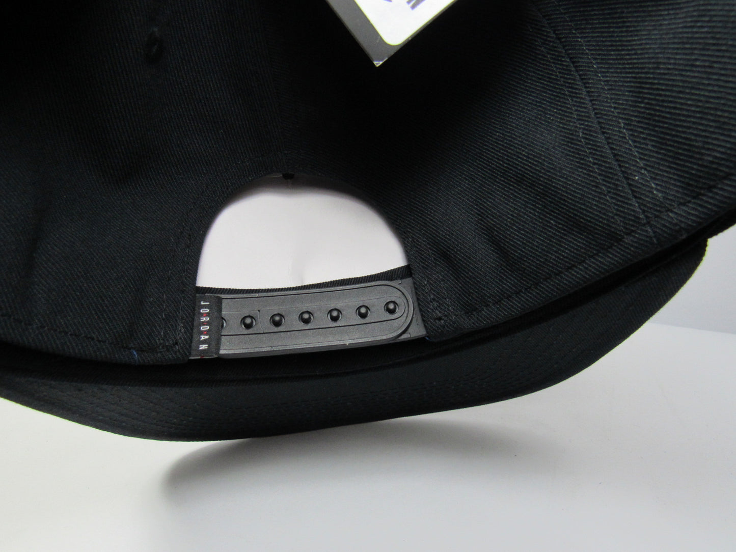 GORRA PLANA JORDAN BLACK AND WHITE CON HOLOGRAMA UNITALLA