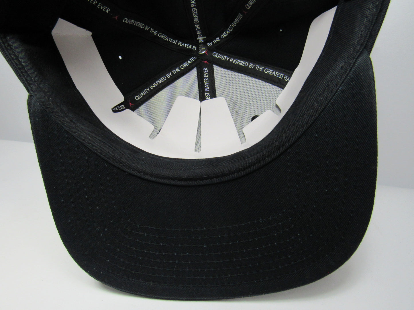 GORRA PLANA JORDAN BLACK AND WHITE CON HOLOGRAMA UNITALLA