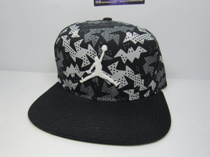 GORRA PLANA JORDAN SWETER GREY (KIDS 8-12 AÑOS) YOUTH