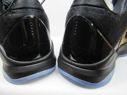 KOBE 5 YEAR OF MAMBA EGGPLANT EN CAJA CON MORRAL