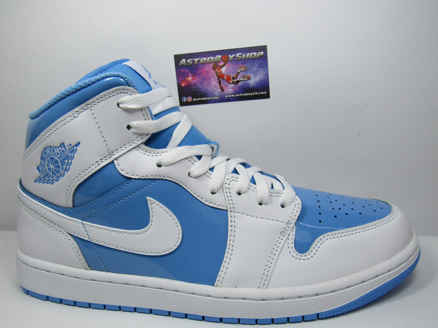 JORDAN 1 MID SE PATENT LEGEND BLUE EN CAJA