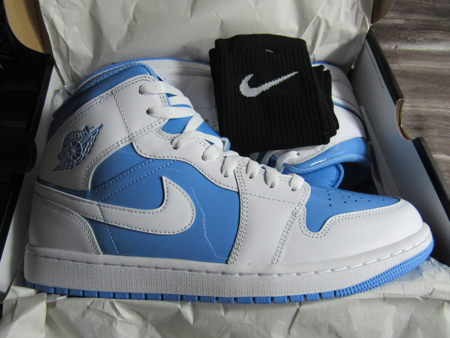 JORDAN 1 MID SE PATENT LEGEND BLUE EN CAJA