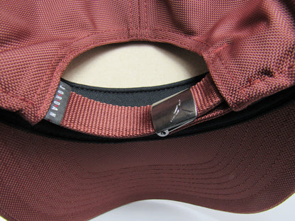 GORRA CURVA JORDAN RISE LOGO DE METAL BROWN (M/L)
