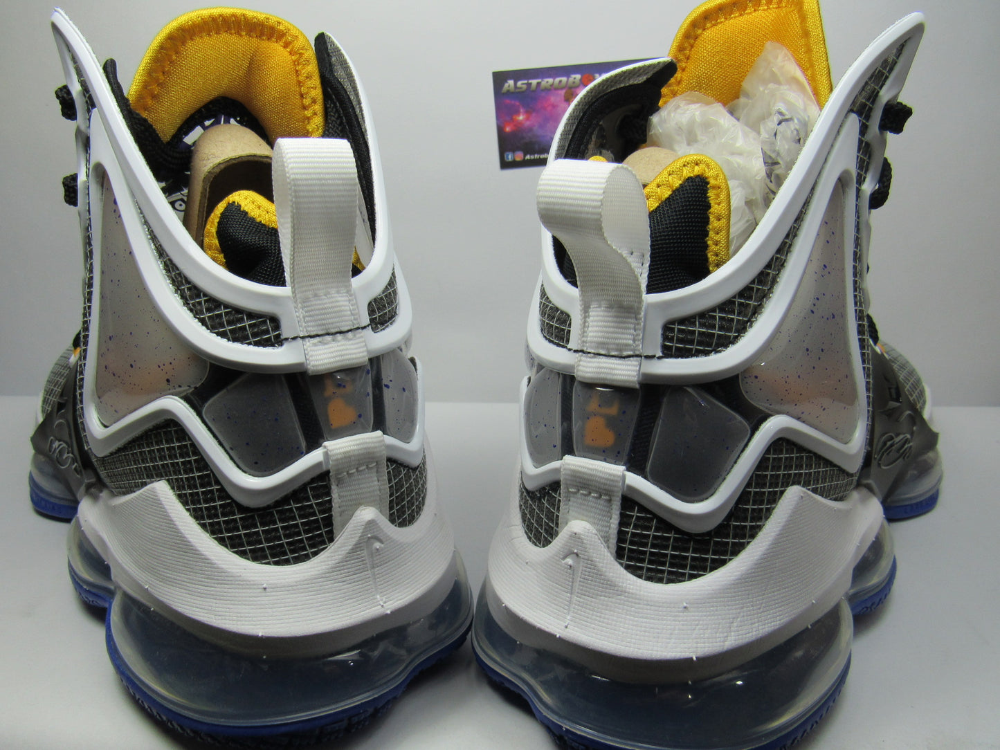 LEBRON 19 HARDWOOD CLASSICS EN CAJA