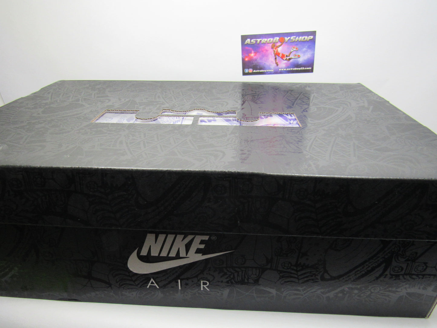 LEBRON 19 HARDWOOD CLASSICS EN CAJA