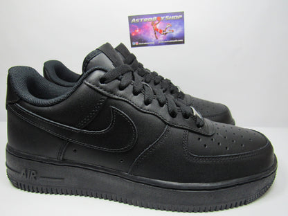 AIR FORCE ONE LOW TRIPLE BLACK 2024 EN CAJA