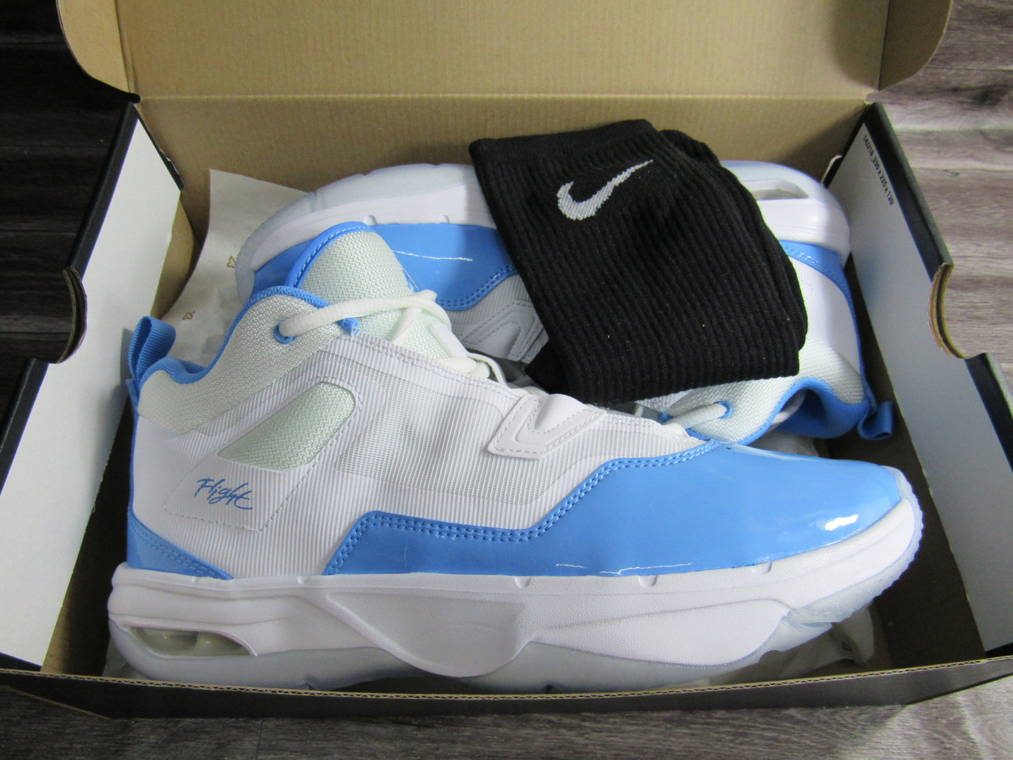 JORDAN STAY LOYAL 3 CAROLINA EN CAJA
