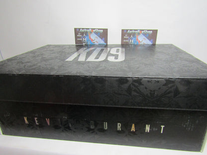 KEVIN DURANT 9 MULTICOLOR KIDS EN CAJA (25 CM)