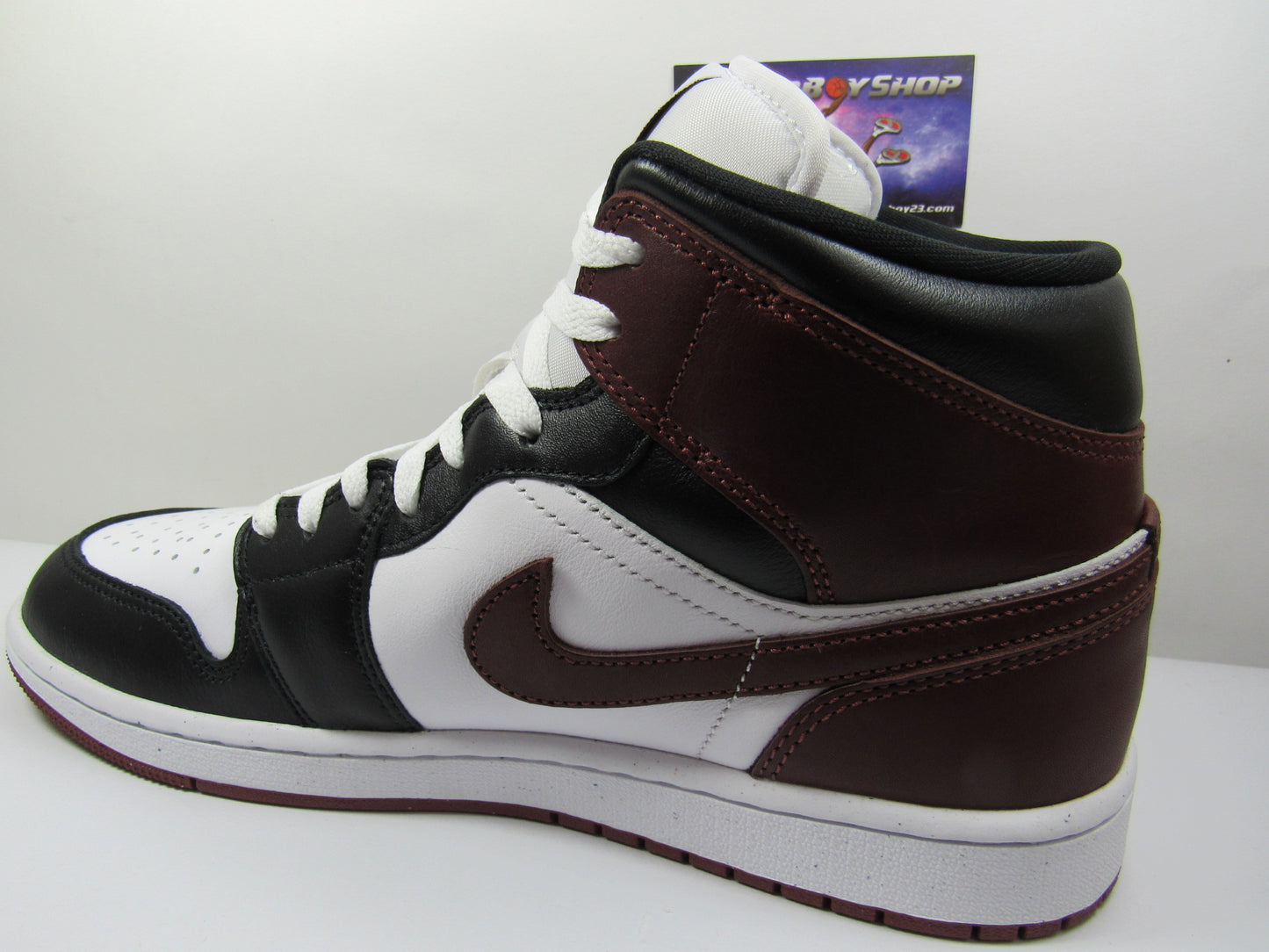 JORDAN 1 MID SE DARK PONY EN CAJA