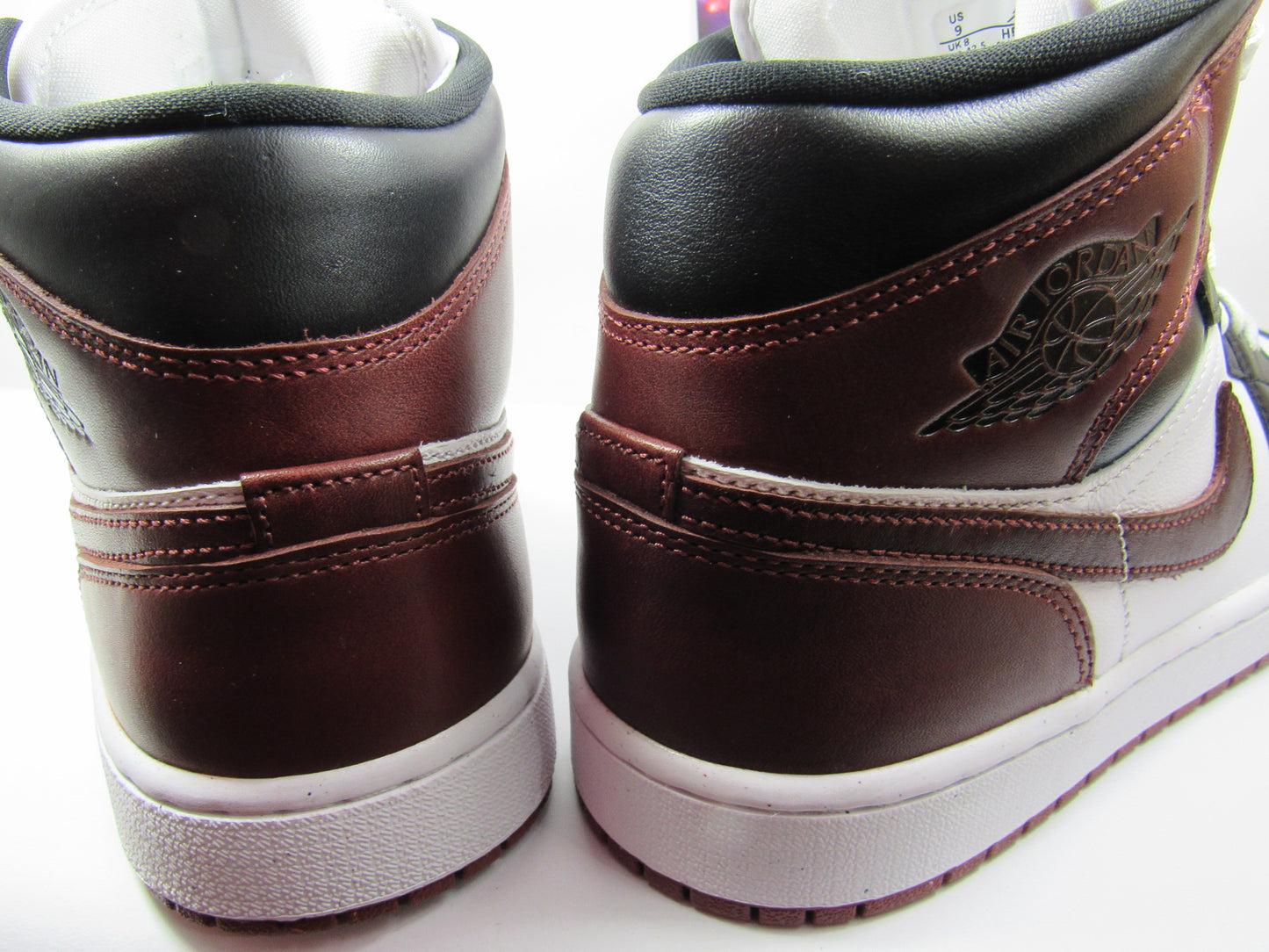 JORDAN 1 MID SE DARK PONY EN CAJA