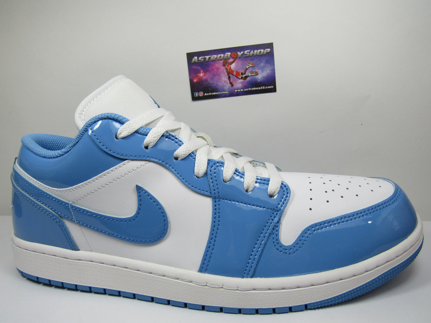 JORDAN 1 LOW LEGEND BLUE EN CAJA