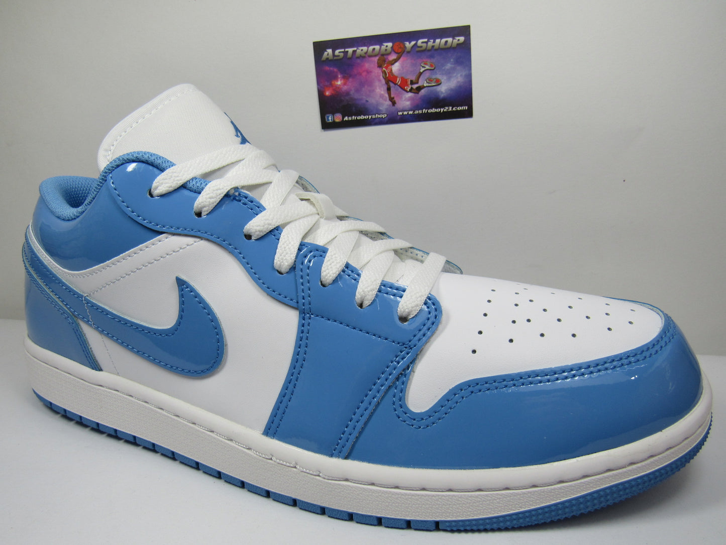 JORDAN 1 LOW LEGEND BLUE EN CAJA