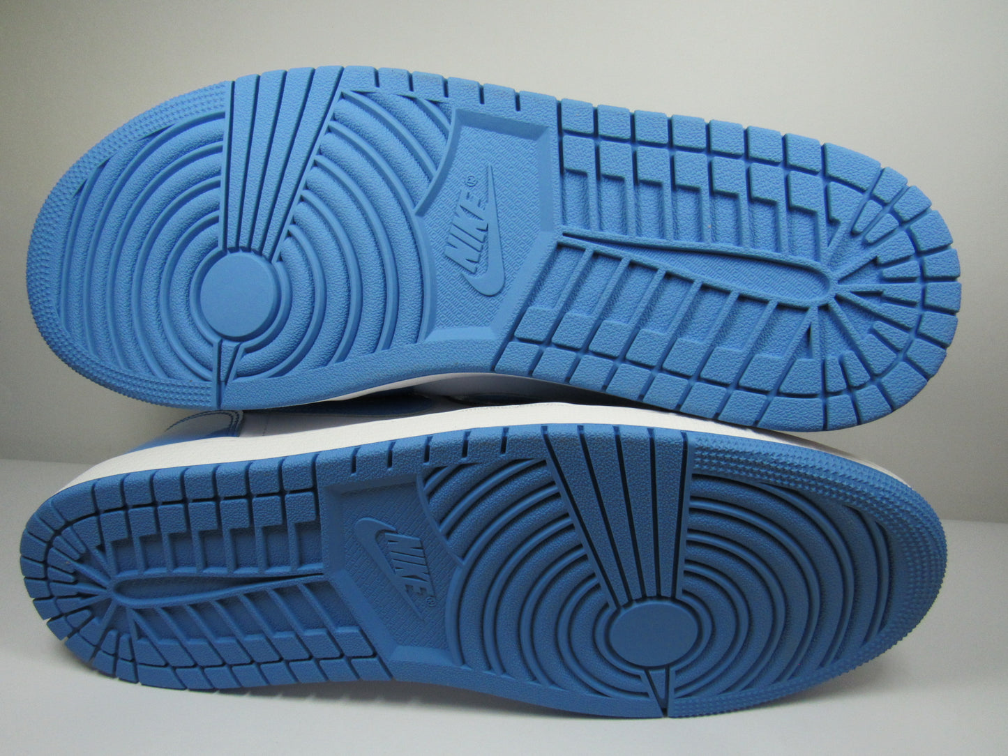 JORDAN 1 LOW LEGEND BLUE EN CAJA