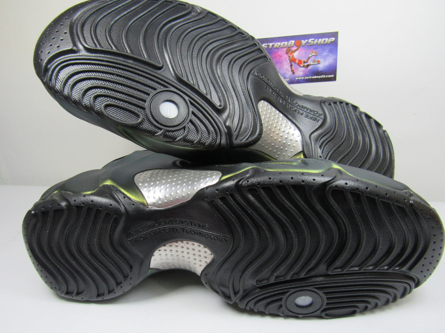 NIKE FLIGHTPOSITE METALLIC GOLD 2025 EN CAJA