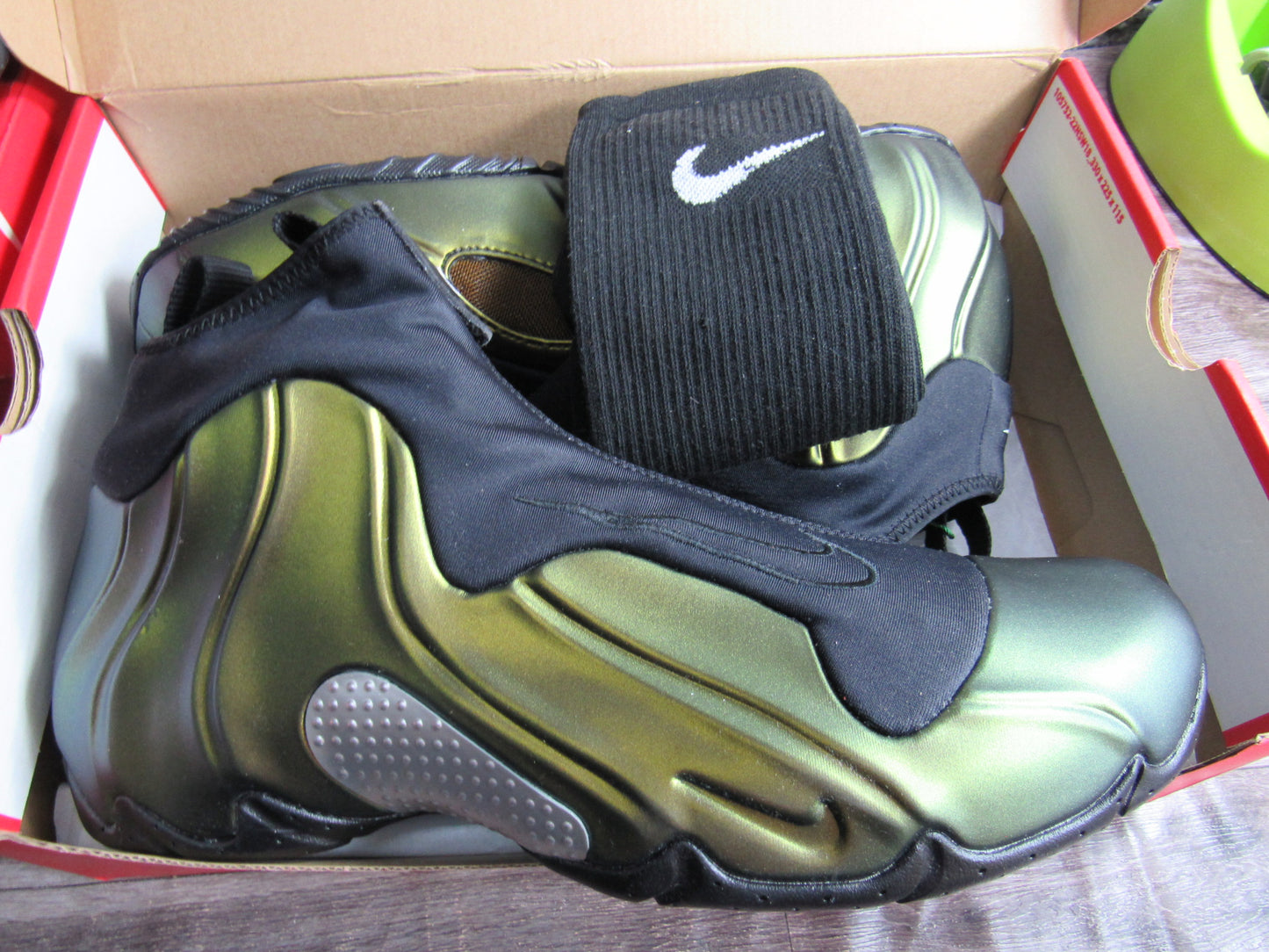 NIKE FLIGHTPOSITE METALLIC GOLD 2025 EN CAJA