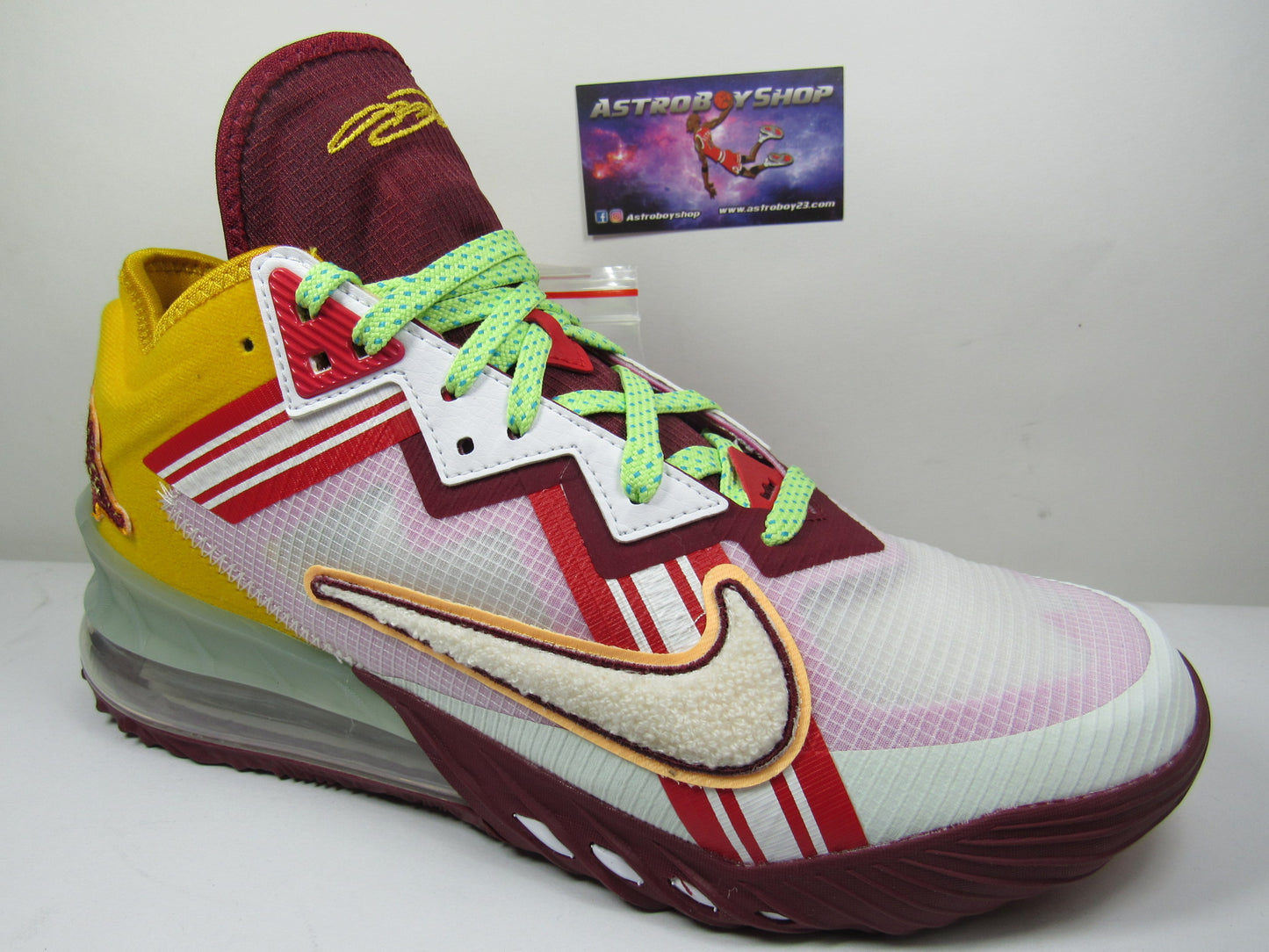LEBRON 18 LOW MIMI PLANGE EN CAJA