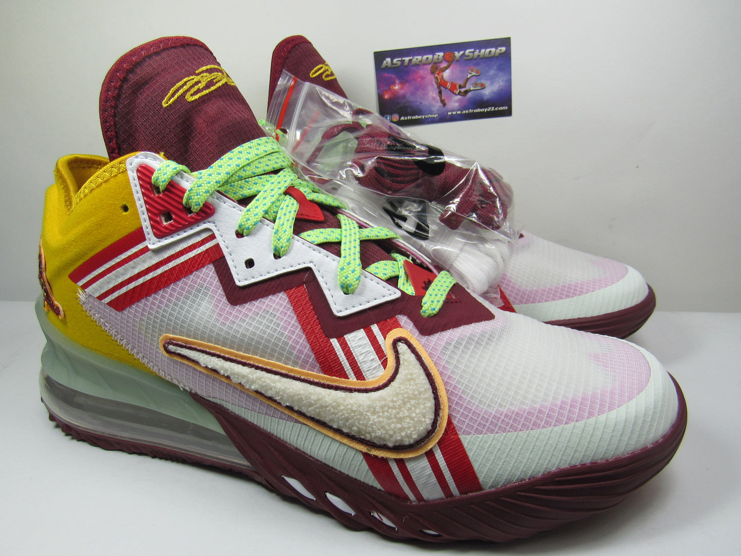 LEBRON 18 LOW MIMI PLANGE EN CAJA